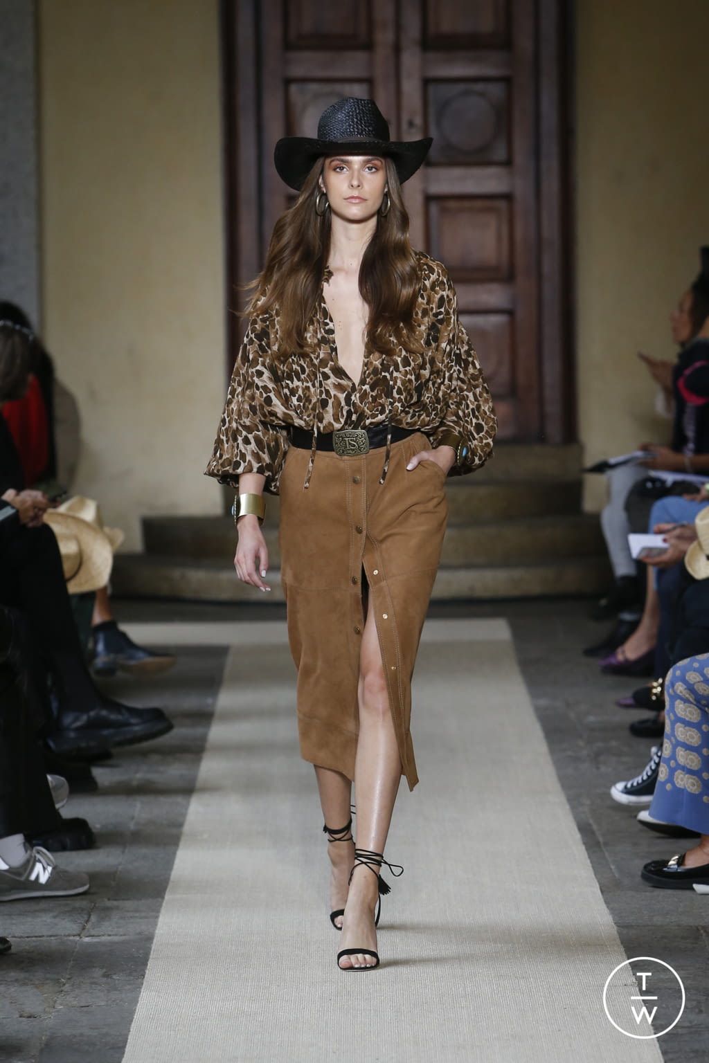 Fashion Week Milan Spring/Summer 2022 look 16 from the Luisa Spagnoli collection 女装