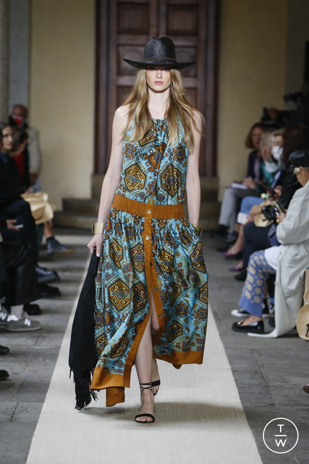 Fashion Week Milan Spring/Summer 2022 look 36 from the Luisa Spagnoli collection 女装