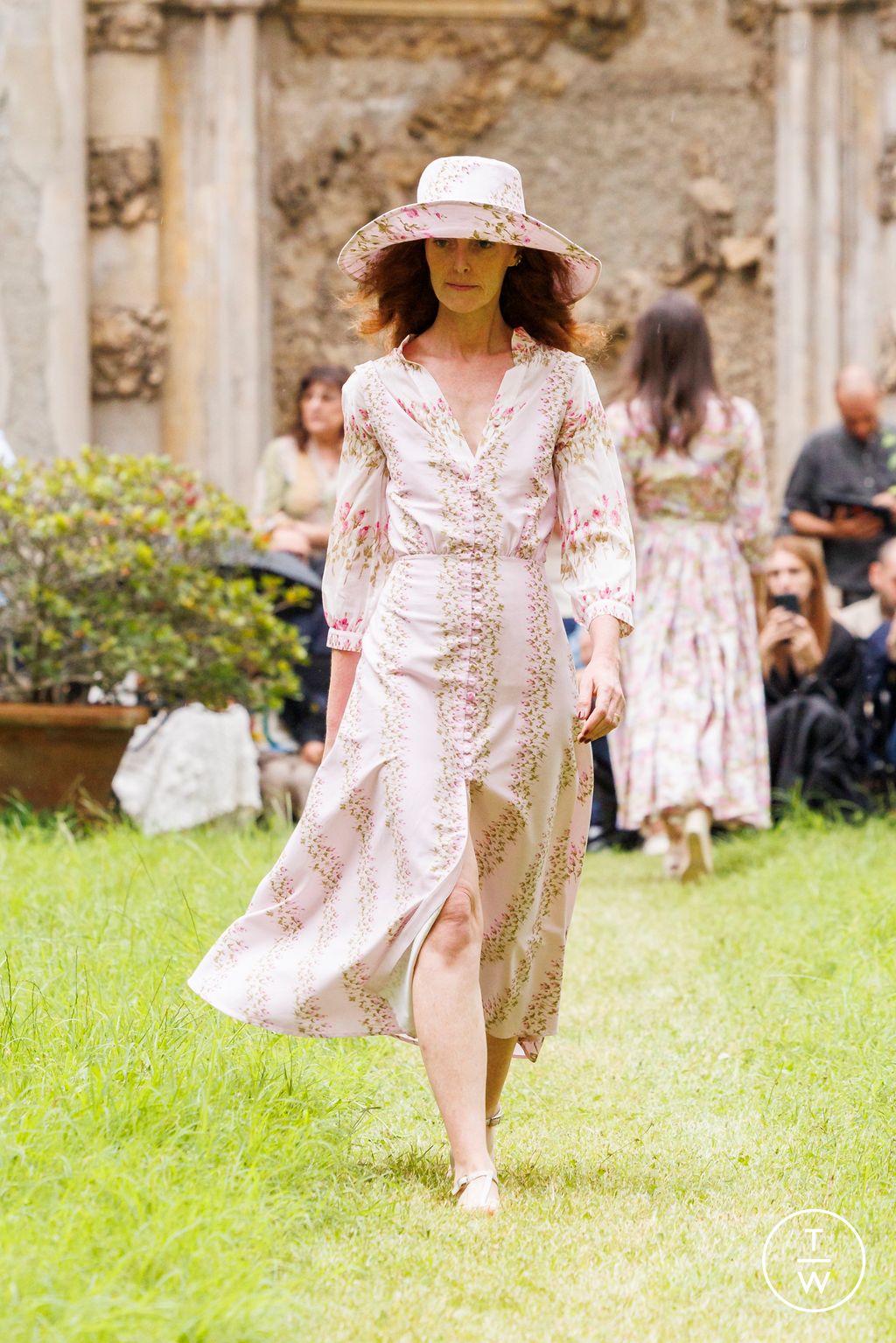 Fashion Week Florence - Pitti Resort 2024 look 18 de la collection Luisa Beccaria womenswear