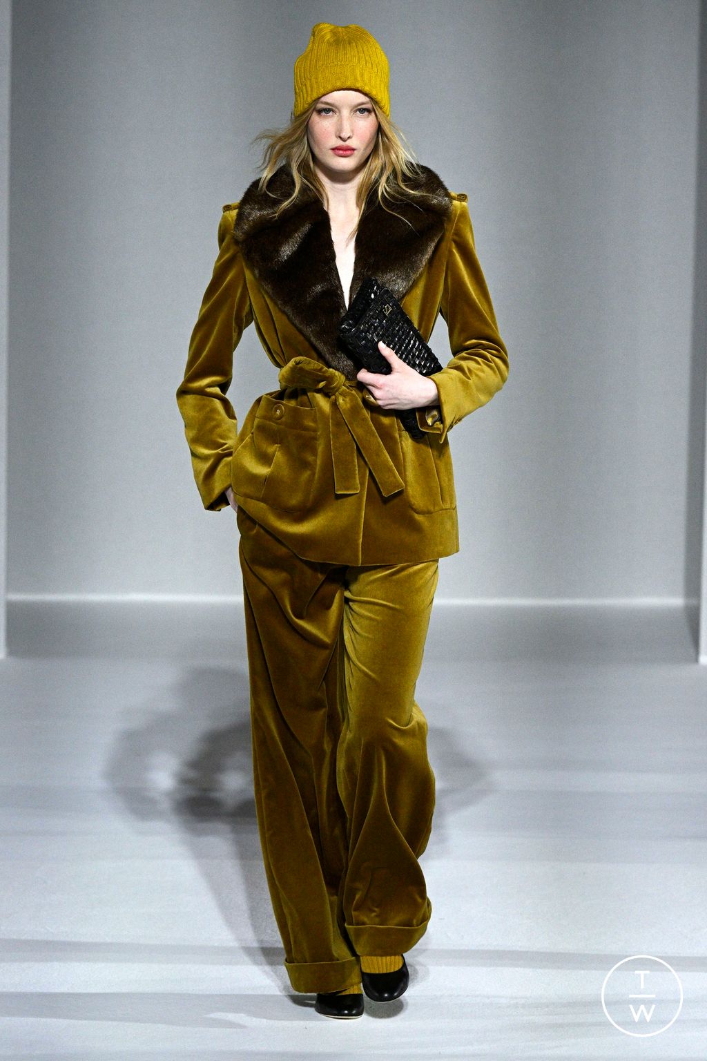 Fashion Week Milan Fall/Winter 2024 look 27 from the Luisa Spagnoli collection 女装