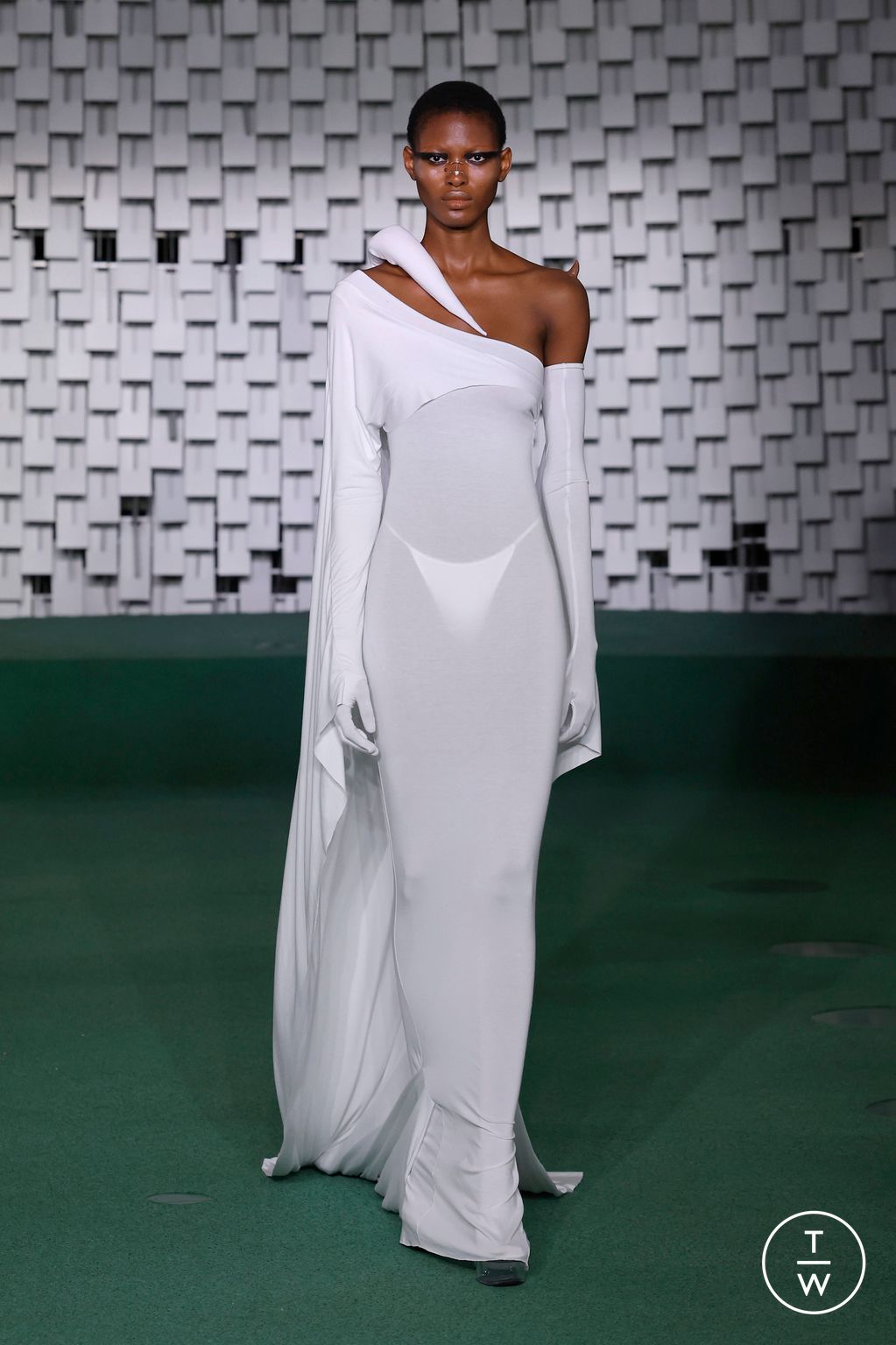 Fashion Week Paris Spring/Summer 2025 look 16 de la collection Luis de Javier womenswear