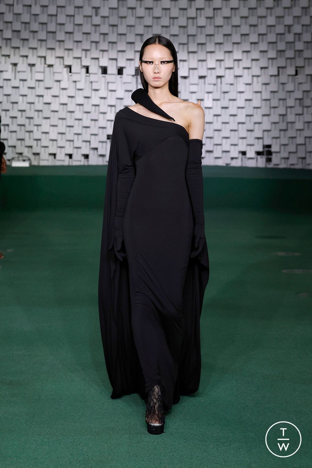 Fashion Week Paris Spring/Summer 2025 look 17 de la collection Luis de Javier womenswear