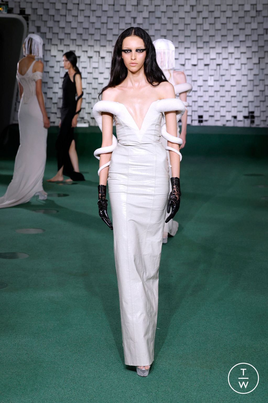 Fashion Week Paris Spring/Summer 2025 look 24 de la collection Luis de Javier womenswear