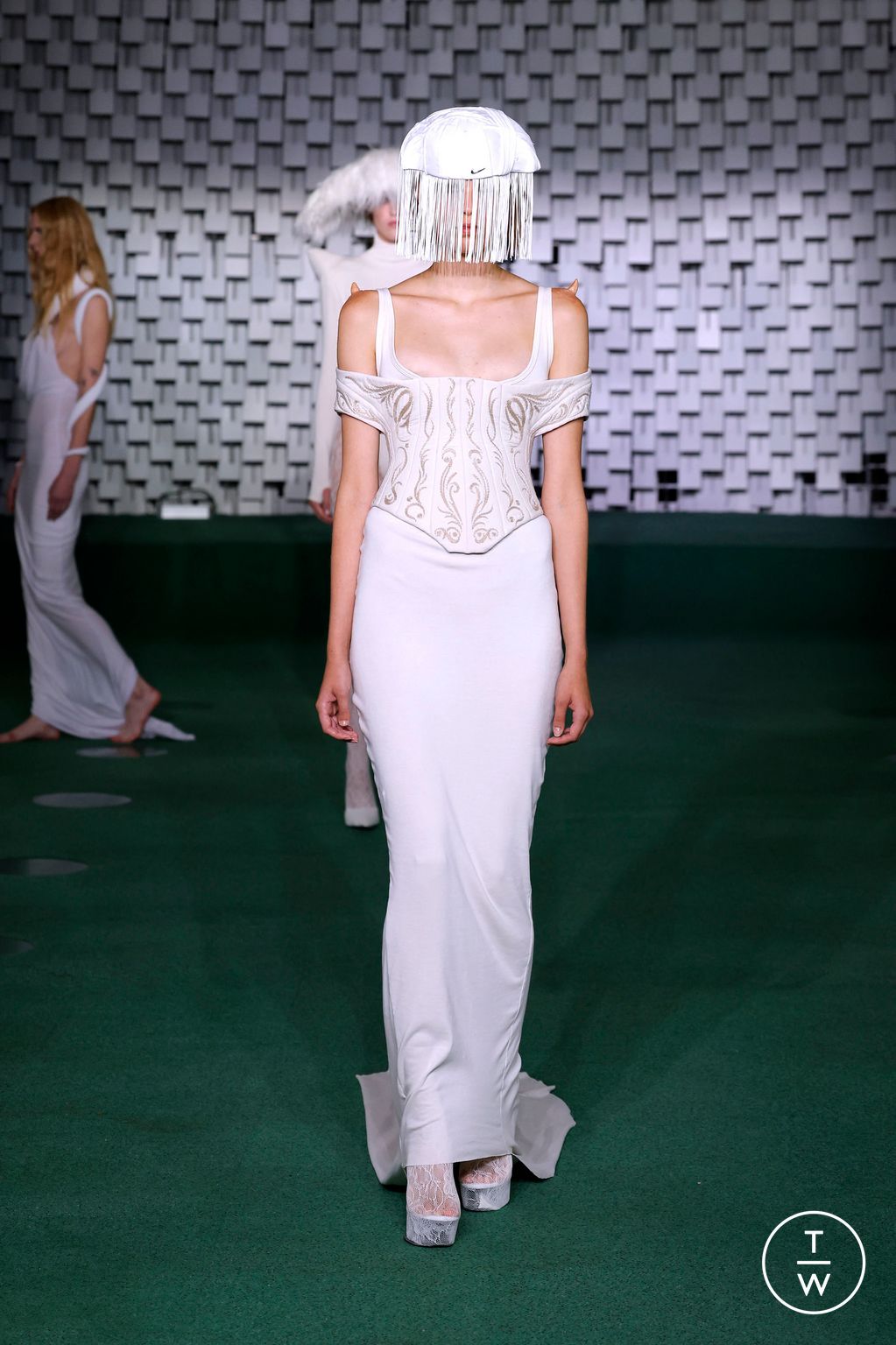 Fashion Week Paris Spring/Summer 2025 look 26 de la collection Luis de Javier womenswear