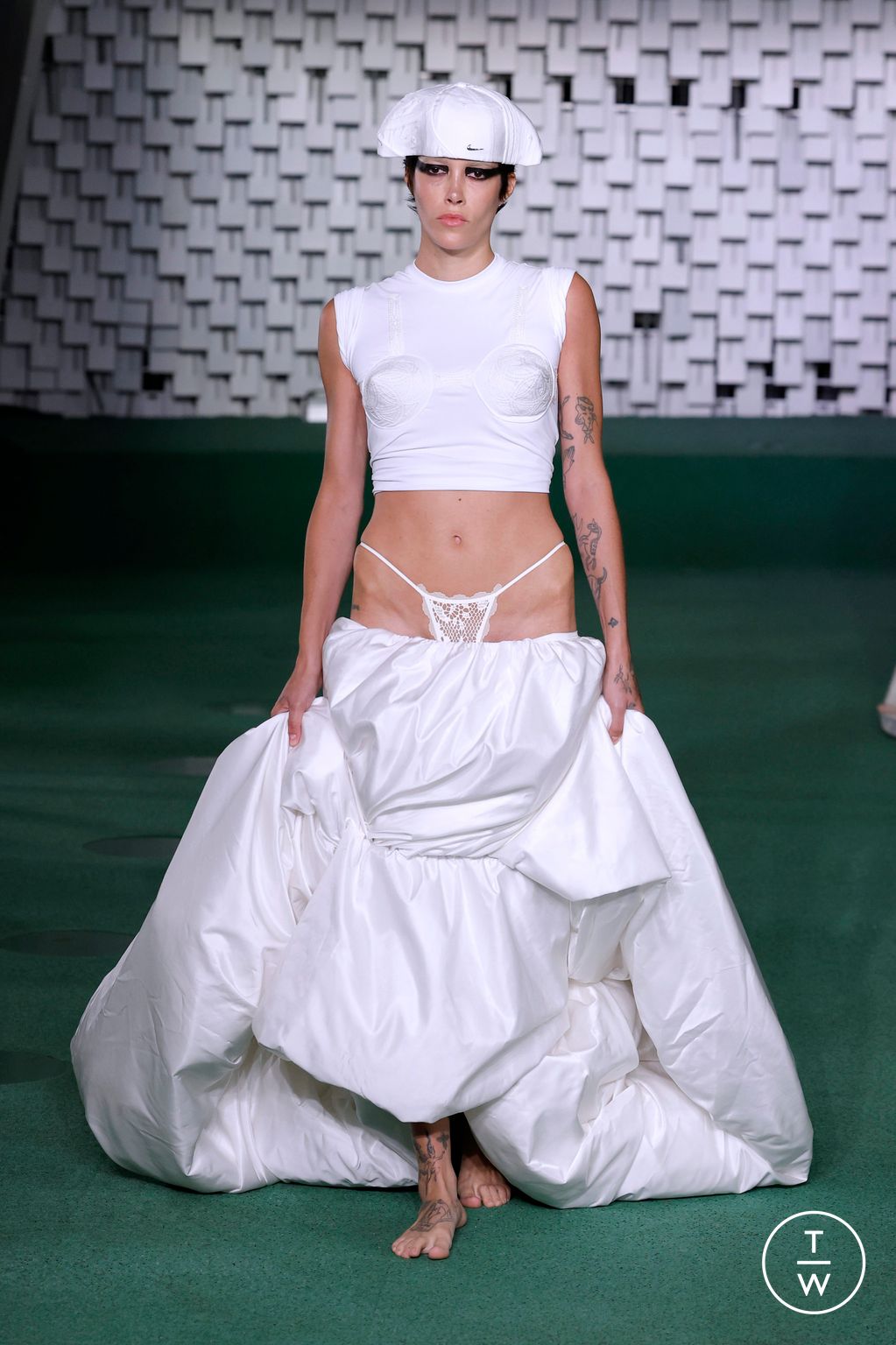 Fashion Week Paris Spring/Summer 2025 look 29 de la collection Luis de Javier womenswear