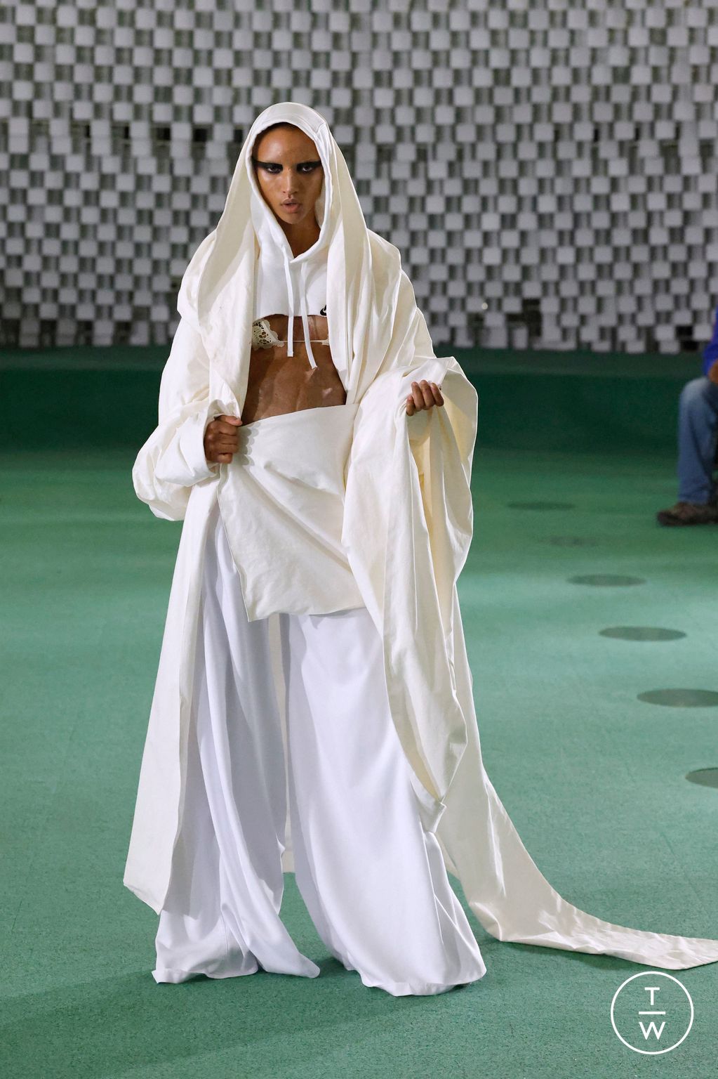Fashion Week Paris Spring/Summer 2025 look 32 from the Luis de Javier collection womenswear