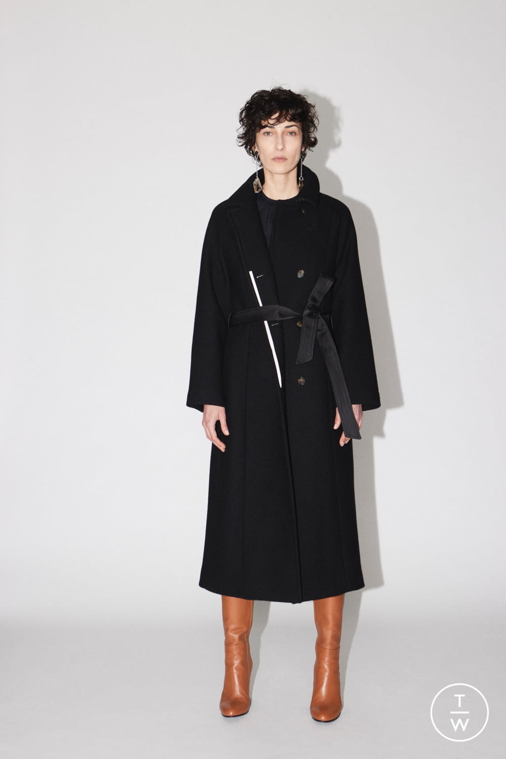 Fashion Week Paris Fall/Winter 2021 look 20 from the Lutz Huelle collection womenswear