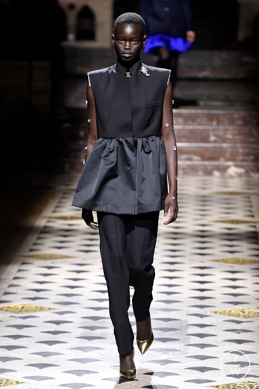 Fashion Week Paris Fall/Winter 2024 look 1 de la collection Lutz Huelle womenswear