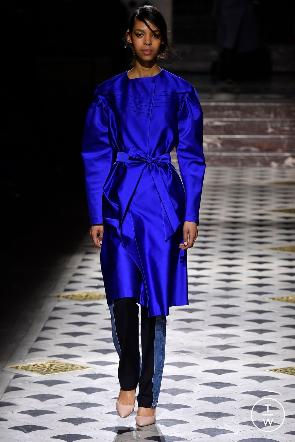 Fashion Week Paris Fall/Winter 2024 look 18 from the Lutz Huelle collection womenswear