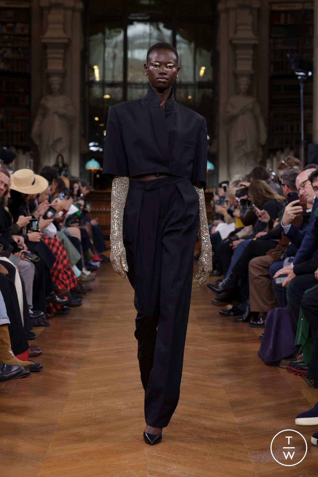 Fashion Week Paris Spring/Summer 2025 look 1 from the Lutz Huelle collection womenswear