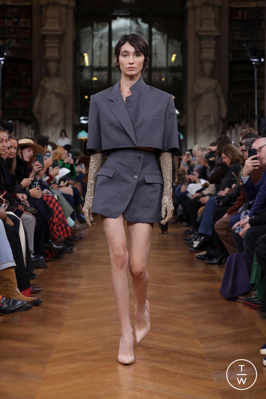 Fashion Week Paris Spring/Summer 2025 look 2 from the Lutz Huelle collection womenswear