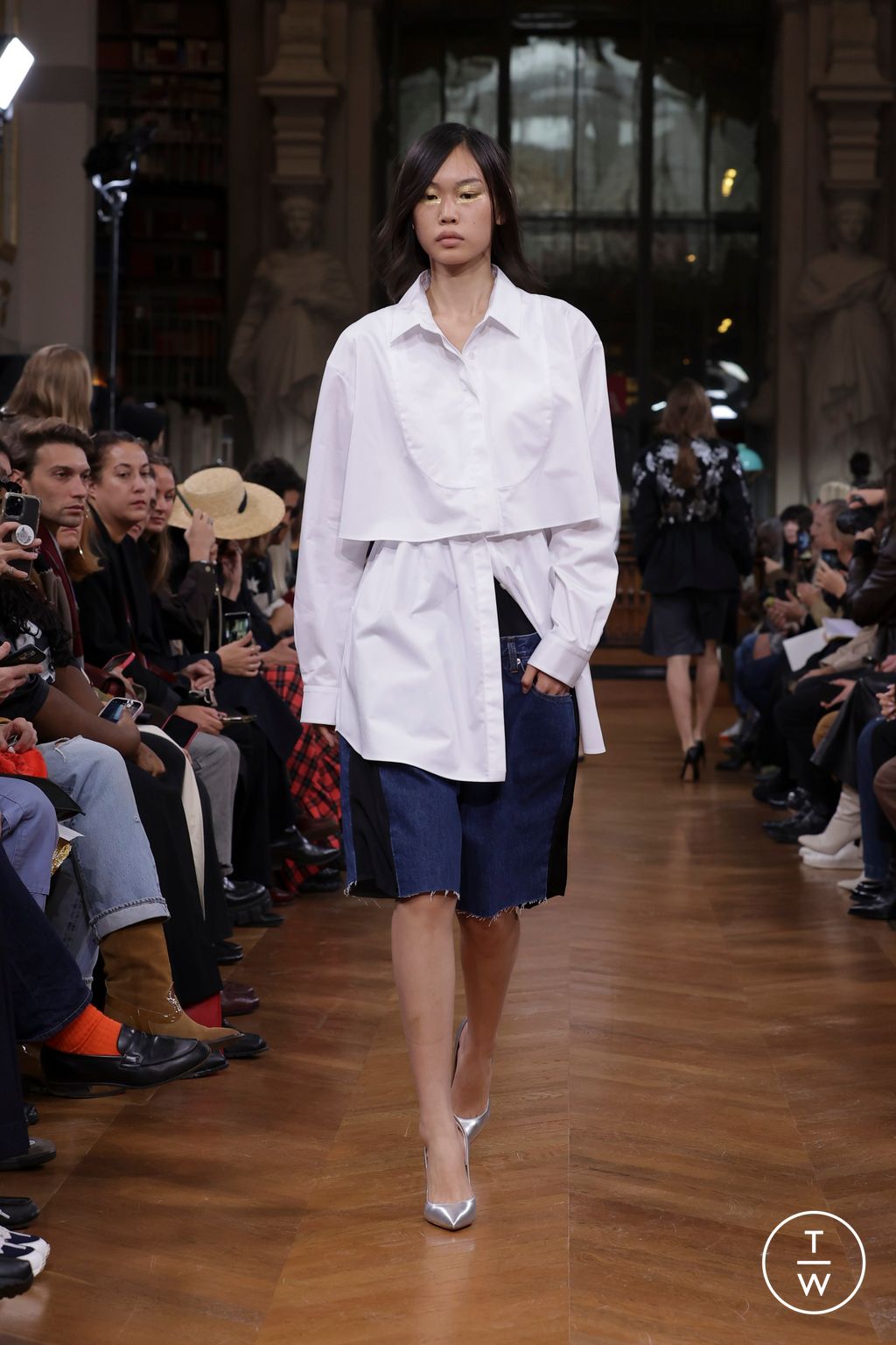 Fashion Week Paris Spring/Summer 2025 look 4 from the Lutz Huelle collection womenswear