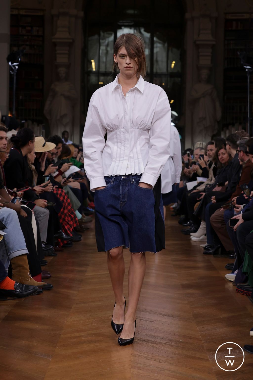 Fashion Week Paris Spring/Summer 2025 look 5 from the Lutz Huelle collection 女装