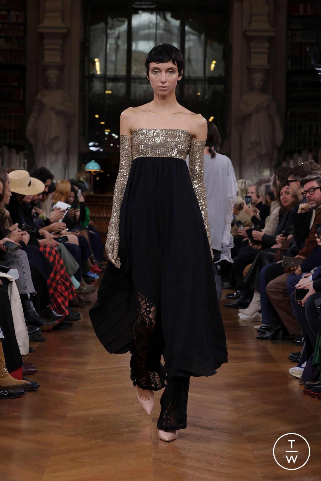Fashion Week Paris Spring/Summer 2025 look 10 from the Lutz Huelle collection womenswear