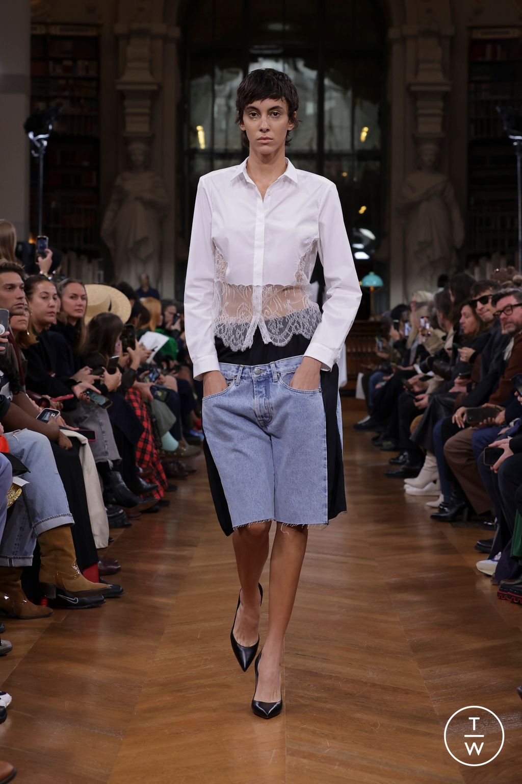 Fashion Week Paris Spring/Summer 2025 look 16 from the Lutz Huelle collection womenswear