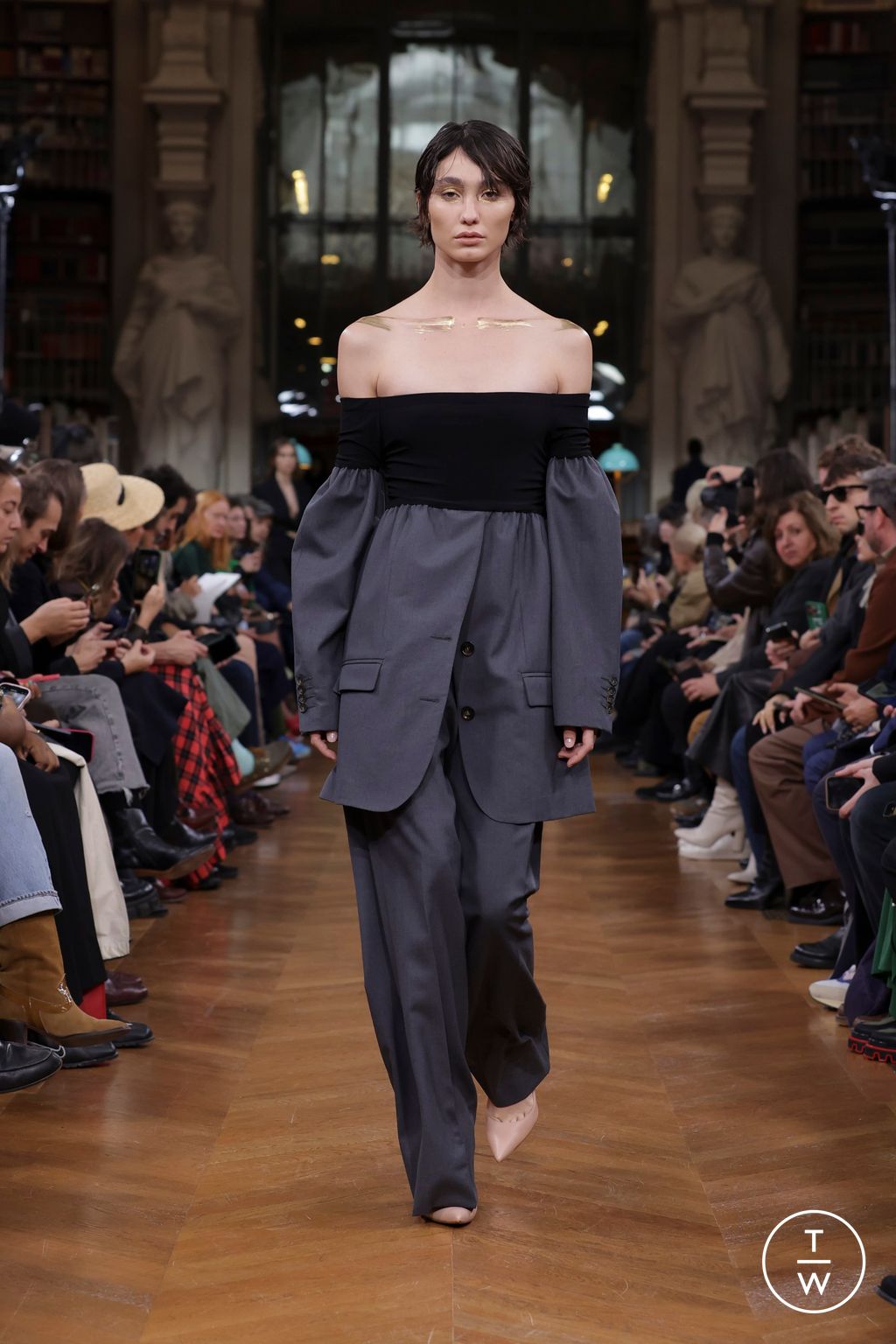 Fashion Week Paris Spring/Summer 2025 look 27 from the Lutz Huelle collection womenswear