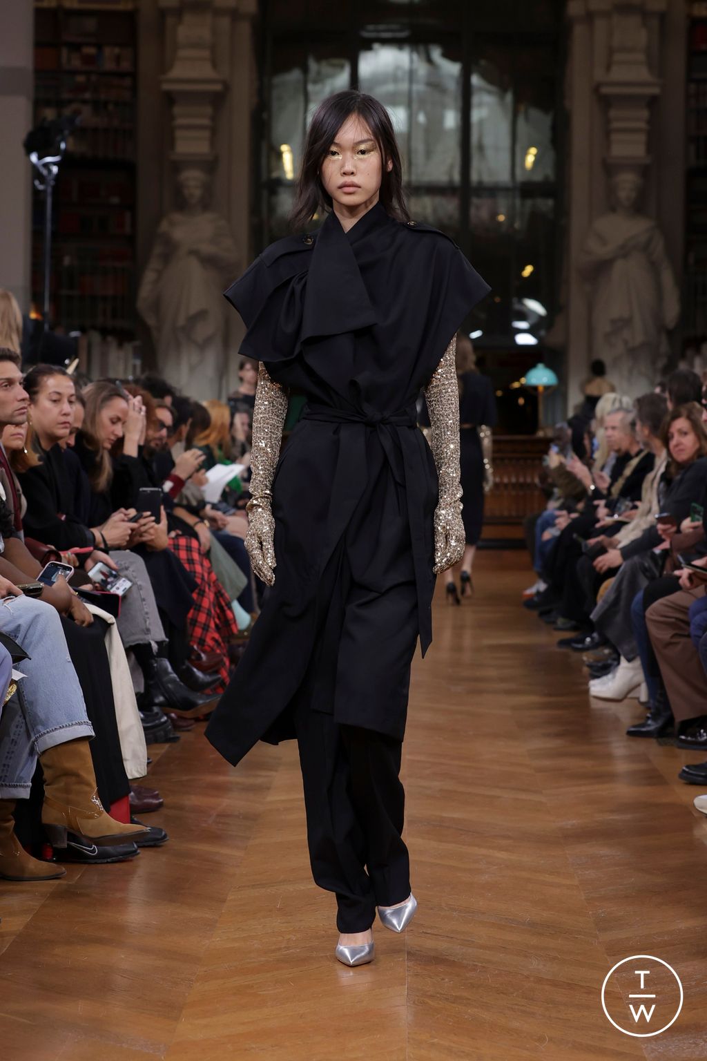 Fashion Week Paris Spring/Summer 2025 look 29 from the Lutz Huelle collection womenswear