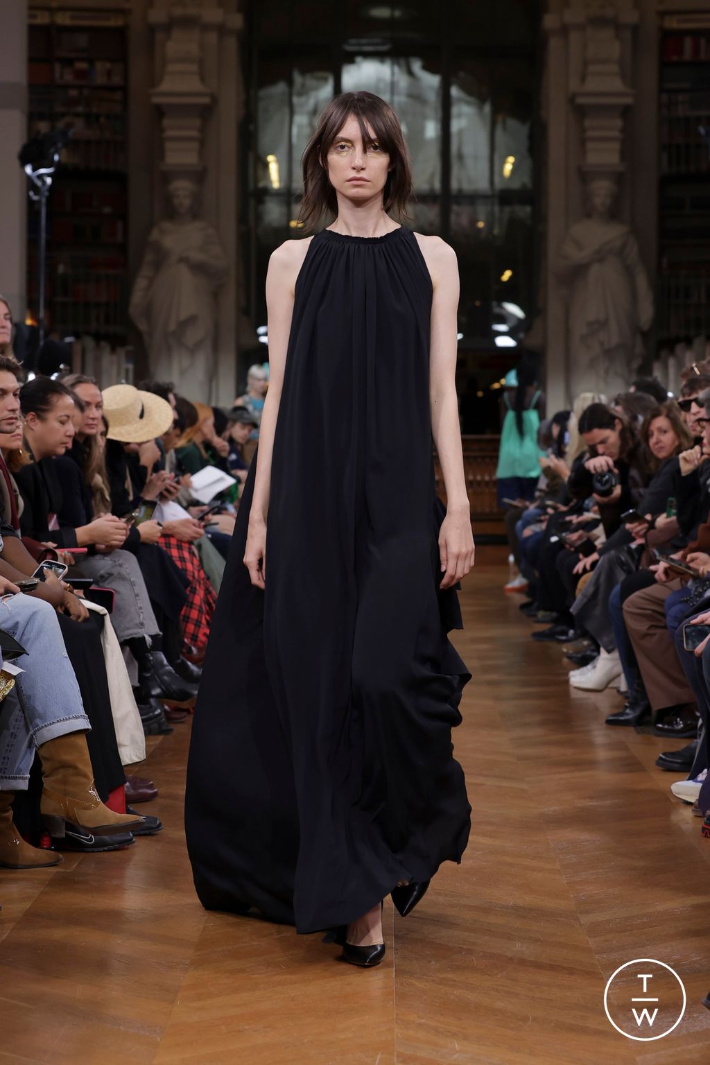 Fashion Week Paris Spring/Summer 2025 look 32 from the Lutz Huelle collection womenswear