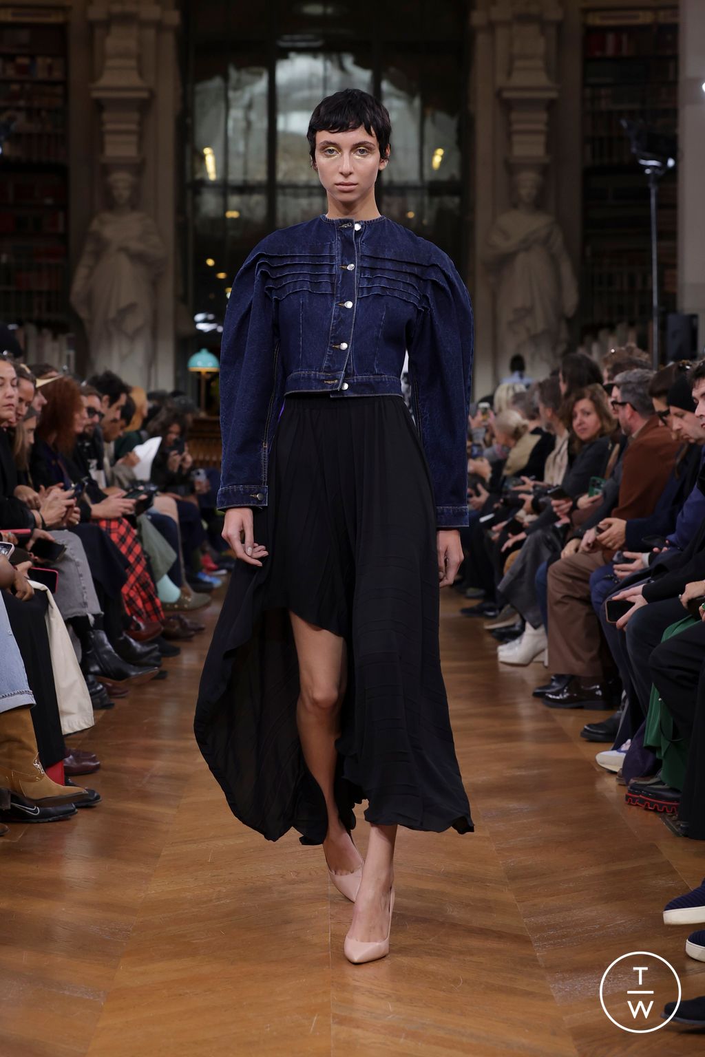 Fashion Week Paris Spring/Summer 2025 look 36 from the Lutz Huelle collection womenswear