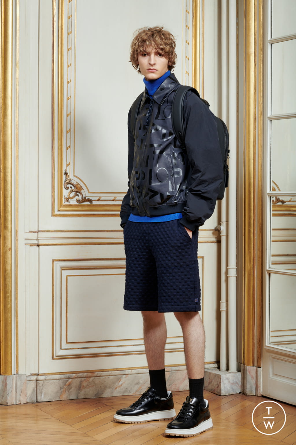 Fashion Week Paris Pre-Fall 2020 look 4 from the Louis Vuitton collection 男装