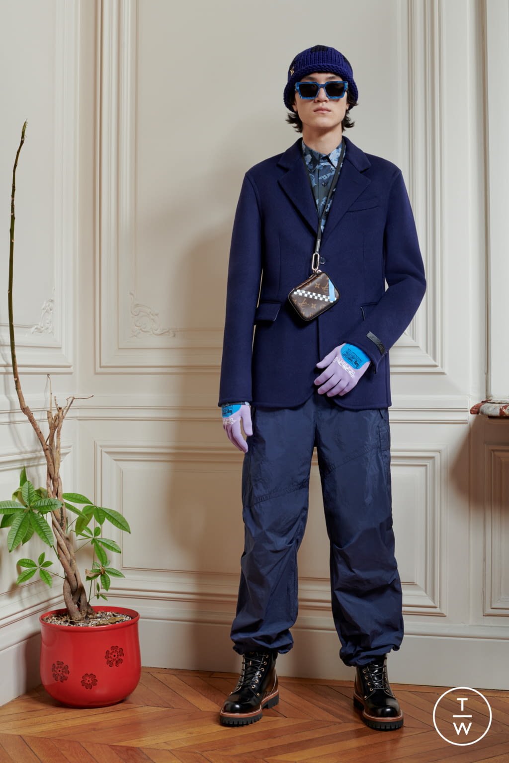 Fashion Week Paris Pre-Fall 2020 look 13 from the Louis Vuitton collection 男装