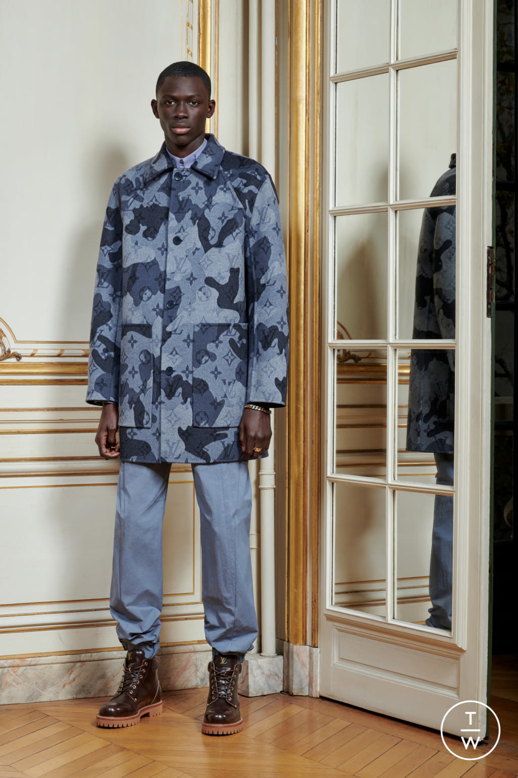 Fashion Week Paris Pre-Fall 2020 look 14 from the Louis Vuitton collection 男装