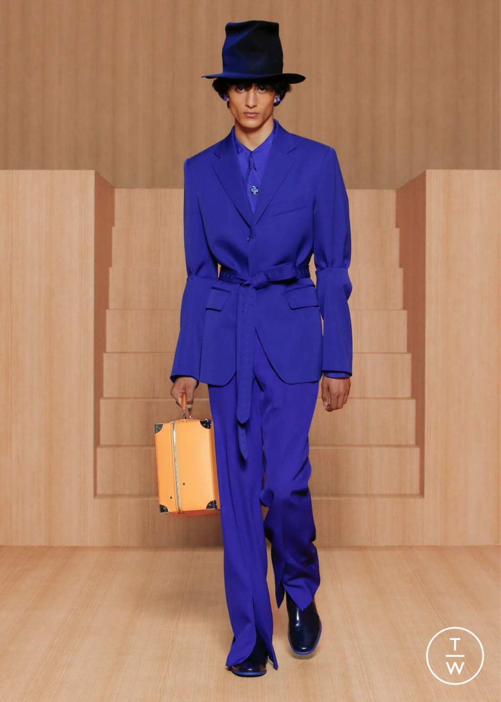 Fashion Week Paris Spring/Summer 2022 look 2 from the Louis Vuitton collection menswear