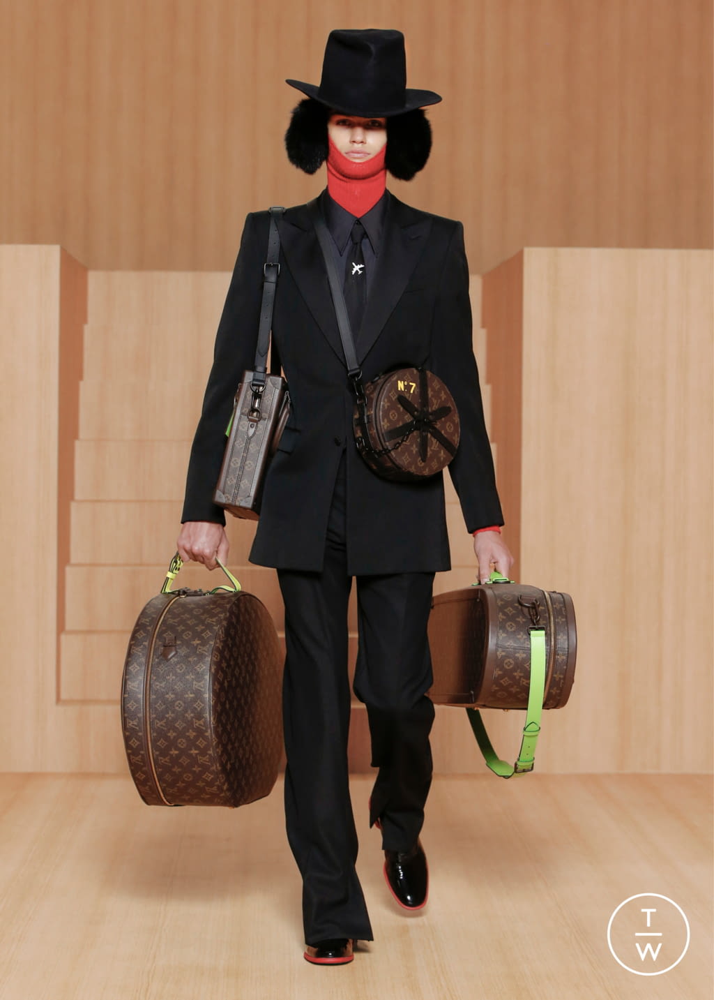 Fashion Week Paris Spring/Summer 2022 look 4 from the Louis Vuitton collection 男装