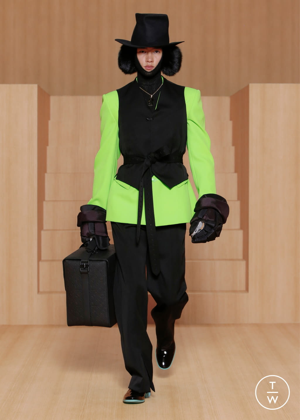 Fashion Week Paris Spring/Summer 2022 look 23 from the Louis Vuitton collection 男装