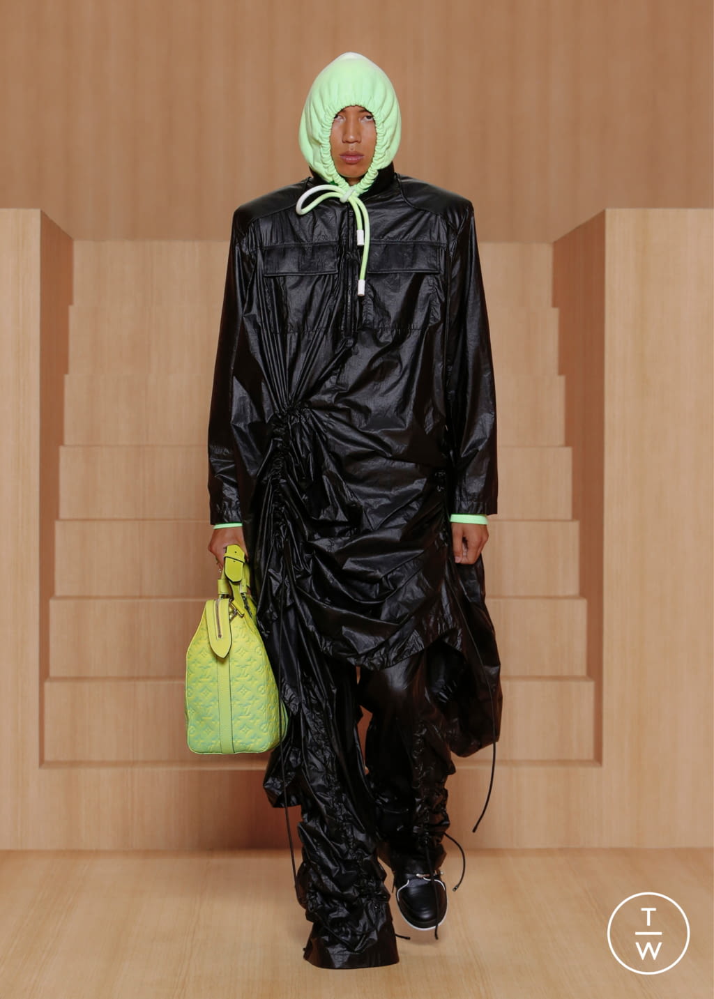 Fashion Week Paris Spring/Summer 2022 look 32 from the Louis Vuitton collection menswear
