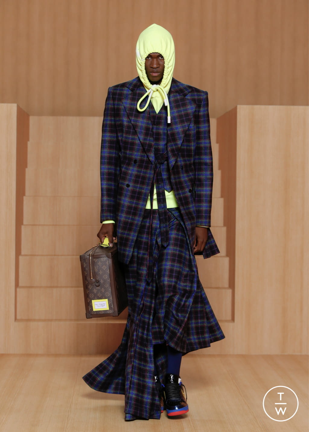 Fashion Week Paris Spring/Summer 2022 look 34 from the Louis Vuitton collection 男装
