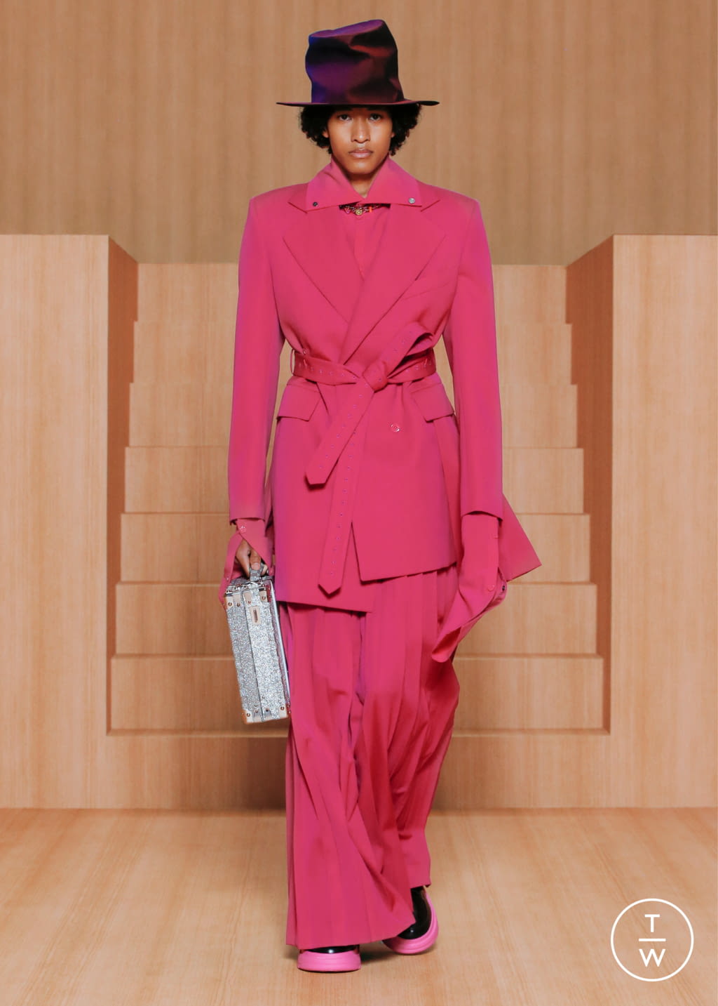 Fashion Week Paris Spring/Summer 2022 look 38 de la collection Louis Vuitton menswear