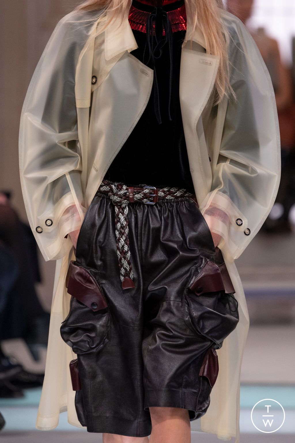 Fashion Week Milan Fall/Winter 2025 look 89 from the Louis Vuitton collection 女装配饰