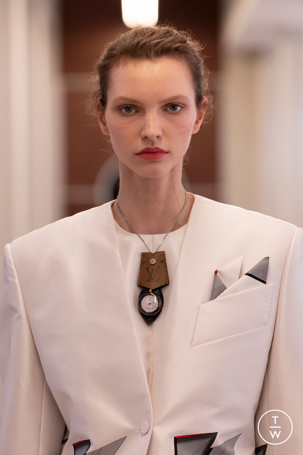 Fashion Week Milan Fall/Winter 2025 look 90 from the Louis Vuitton collection 女装配饰