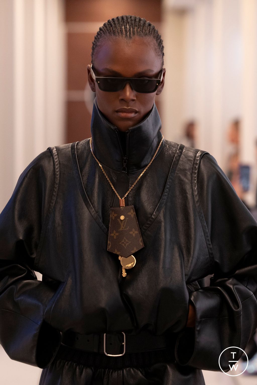 Fashion Week Milan Fall/Winter 2025 look 91 from the Louis Vuitton collection 女装配饰