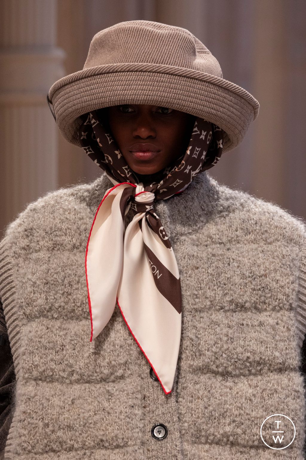 Fashion Week Milan Fall/Winter 2025 look 94 from the Louis Vuitton collection 女装配饰