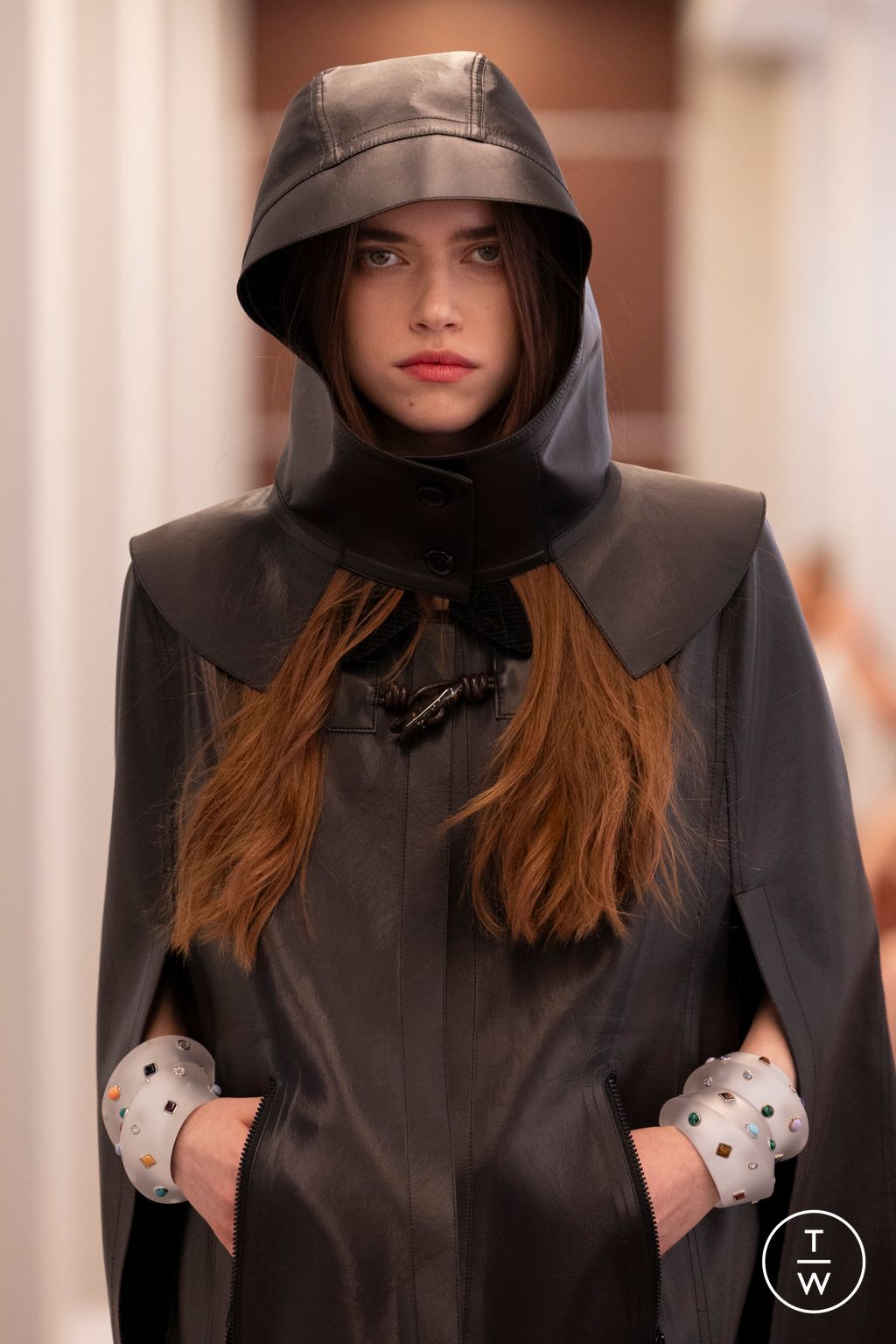 Fashion Week Milan Fall/Winter 2025 look 95 from the Louis Vuitton collection 女装配饰
