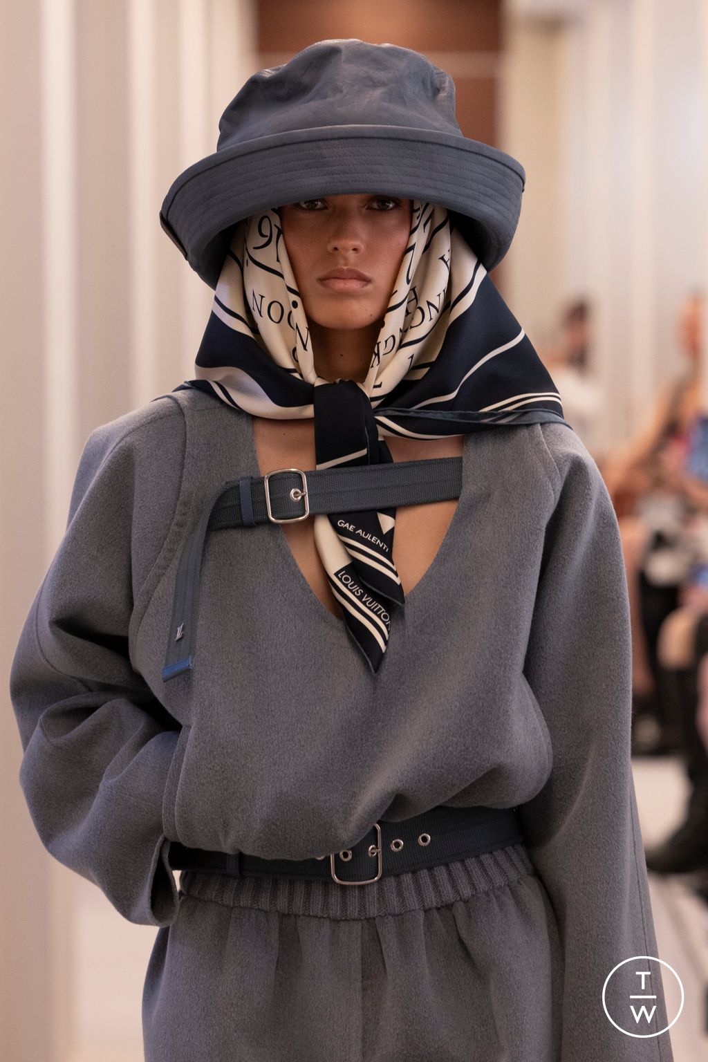 Fashion Week Milan Fall/Winter 2025 look 101 from the Louis Vuitton collection 女装配饰