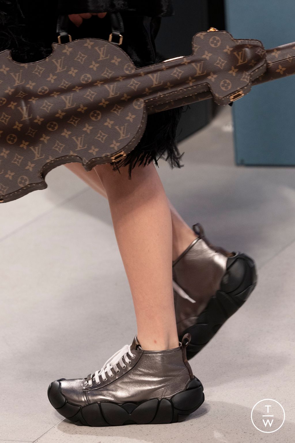 Fashion Week Milan Fall/Winter 2025 look 11 from the Louis Vuitton collection 女装配饰