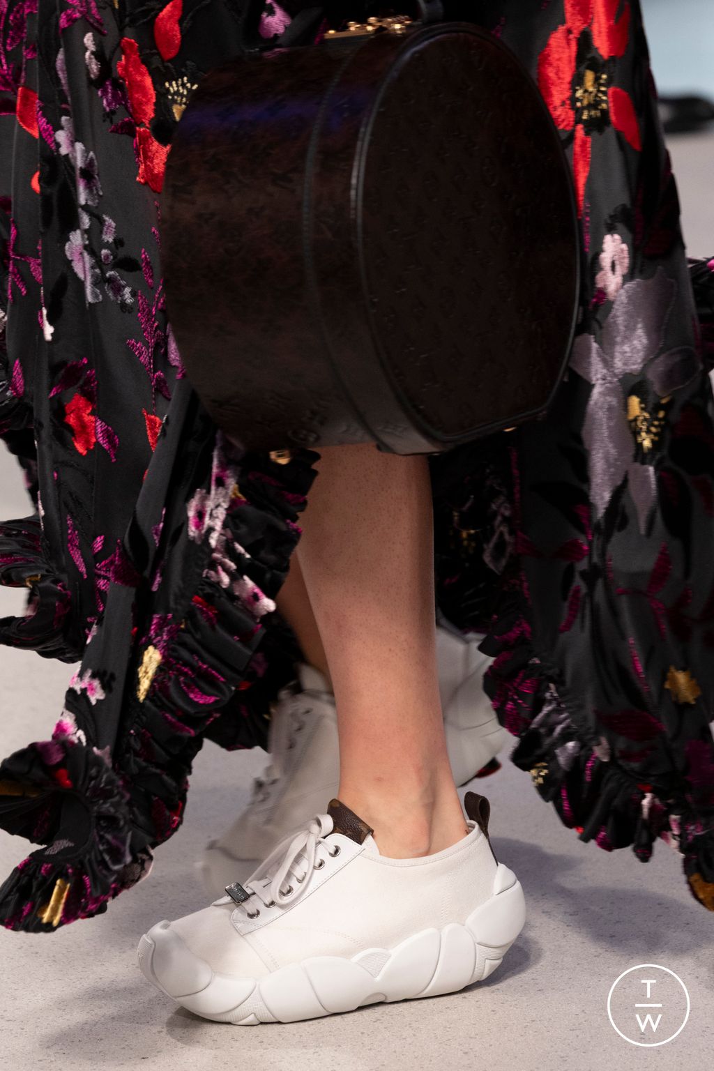 Fashion Week Milan Fall/Winter 2025 look 12 from the Louis Vuitton collection 女装配饰