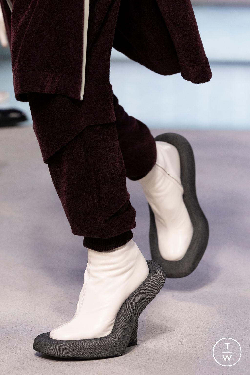 Fashion Week Milan Fall/Winter 2025 look 13 from the Louis Vuitton collection 女装配饰