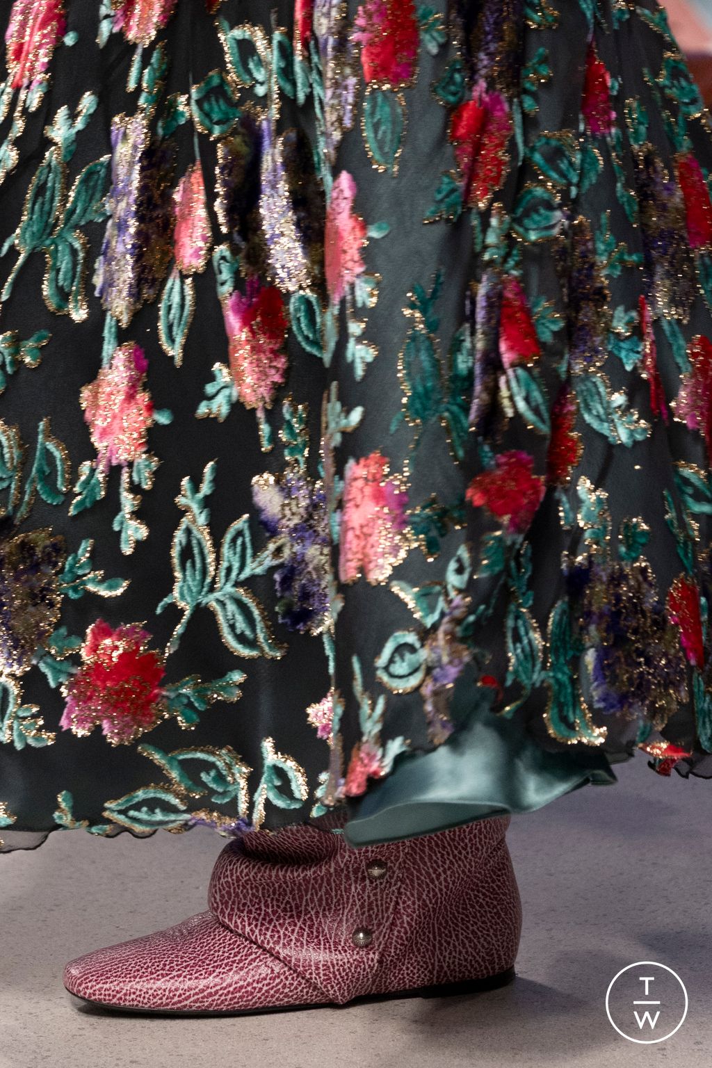 Fashion Week Milan Fall/Winter 2025 look 15 from the Louis Vuitton collection 女装配饰