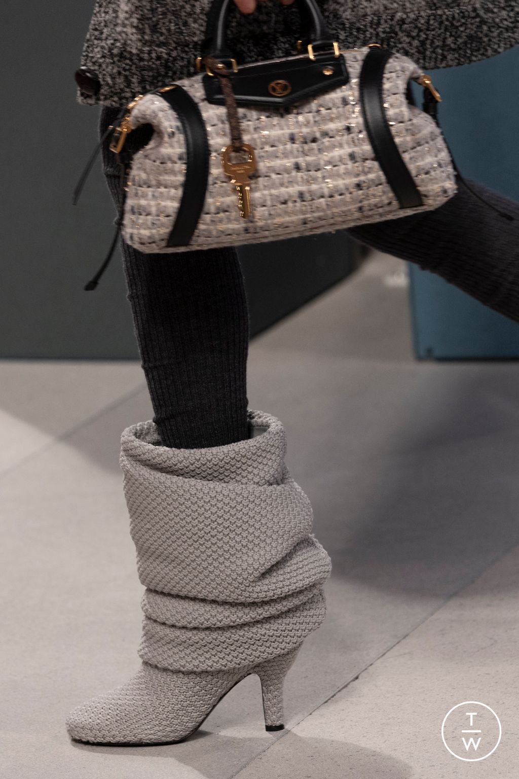 Fashion Week Milan Fall/Winter 2025 look 29 from the Louis Vuitton collection 女装配饰