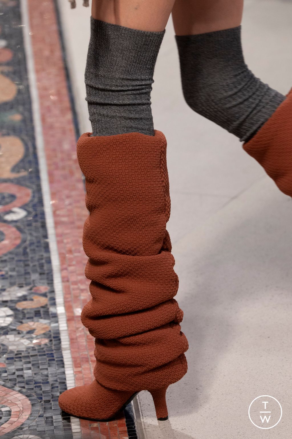 Fashion Week Milan Fall/Winter 2025 look 30 from the Louis Vuitton collection 女装配饰