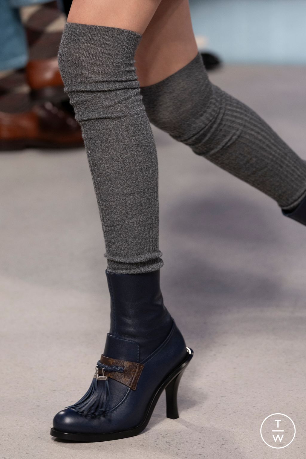 Fashion Week Milan Fall/Winter 2025 look 33 from the Louis Vuitton collection 女装配饰