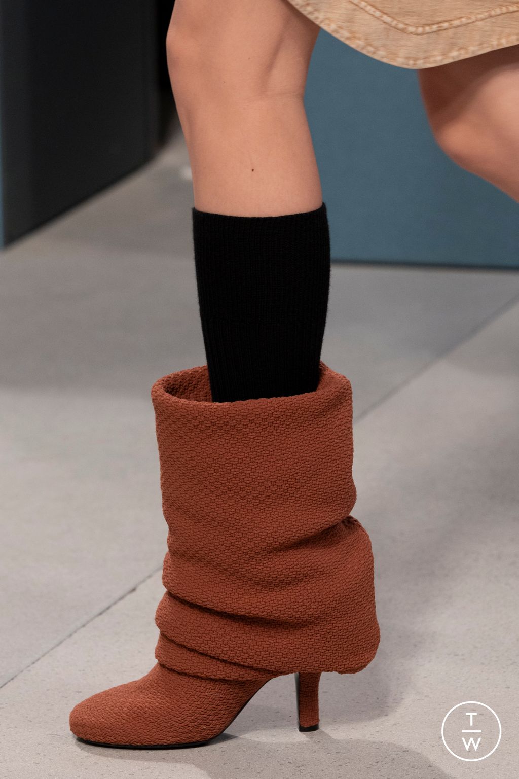 Fashion Week Milan Fall/Winter 2025 look 44 from the Louis Vuitton collection 女装配饰