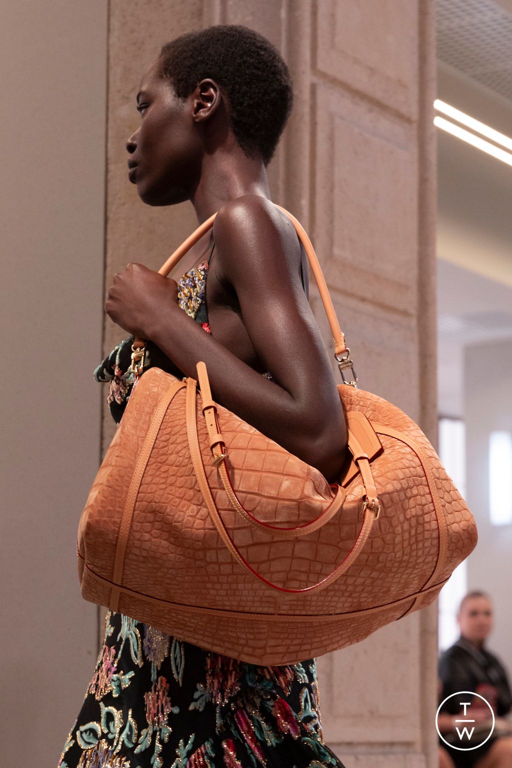 Fashion Week Milan Fall/Winter 2025 look 59 from the Louis Vuitton collection 女装配饰