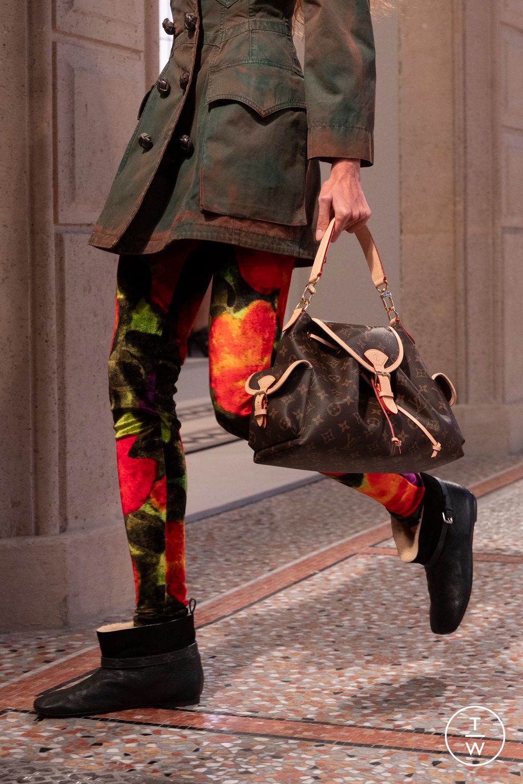 Fashion Week Milan Fall/Winter 2025 look 60 from the Louis Vuitton collection 女装配饰