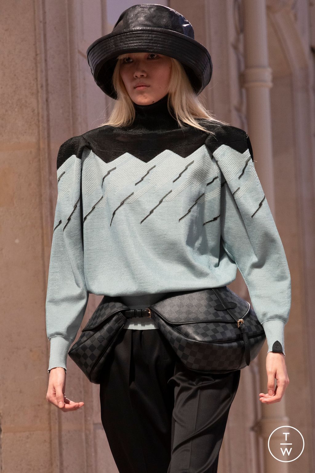 Fashion Week Milan Fall/Winter 2025 look 67 from the Louis Vuitton collection 女装配饰