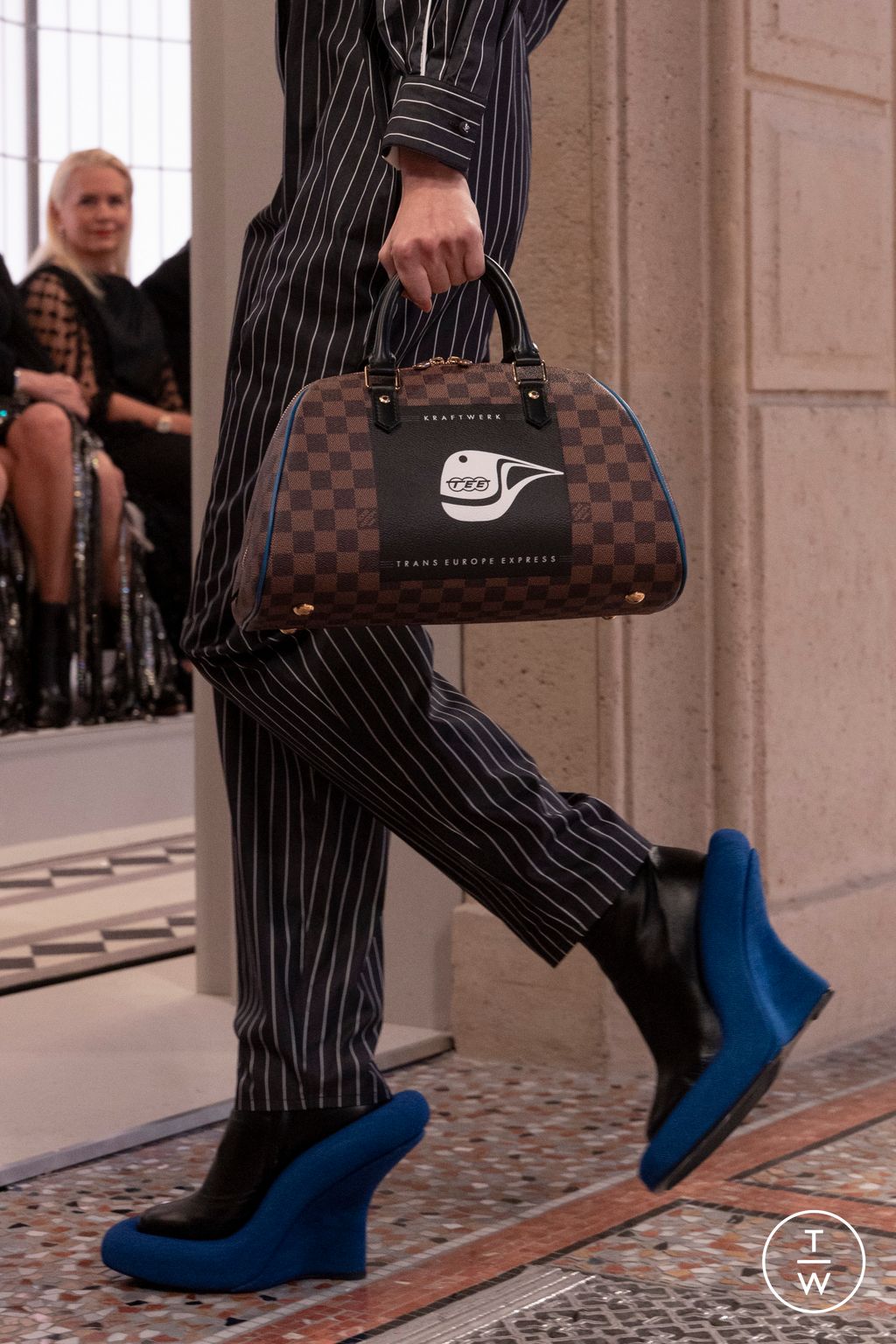 Fashion Week Milan Fall/Winter 2025 look 68 from the Louis Vuitton collection 女装配饰